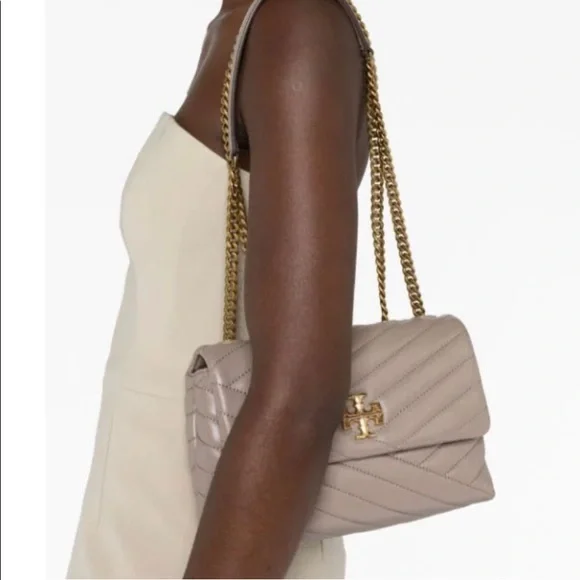 KIRA CHEVRON CONVERTIBLE SHOULDER BAG TORY BURCH - Picture 4 of 5